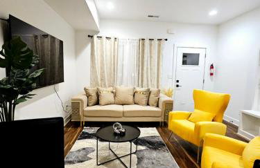 Charming 3 Bedroom house near Downtown IN - Photo 1