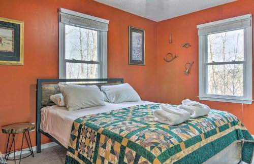 Blue Ridge Retreat with Mountain Views and Deck - Foto 16