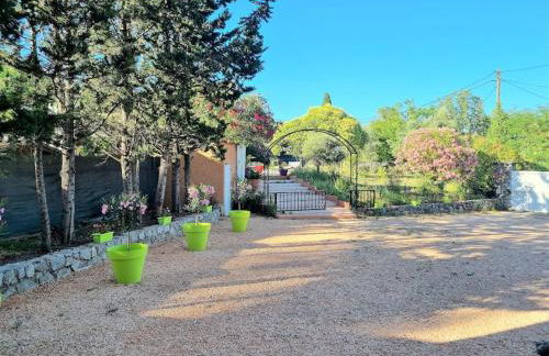 VILLA avec piscine - 4 chambres - parking - calme - Foto 10