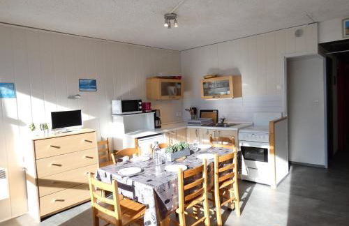 Studio cabine 6 pers. avec balcon exposition Sud, salon avec LCD et DVD, cuisine équipée, casier à ski - FR-1-457-196 - Photo 3