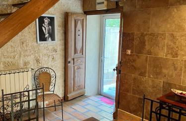 La maison sur la place dans Aigues Mortes - Foto 40