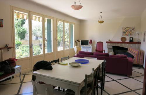 Maison lumineuse et spacieuse avec jardin arboré - Foto 13