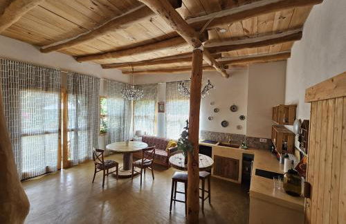 Nature Sanctuary, a semi-detached house on an ecological & sustainable farm - Foto 9