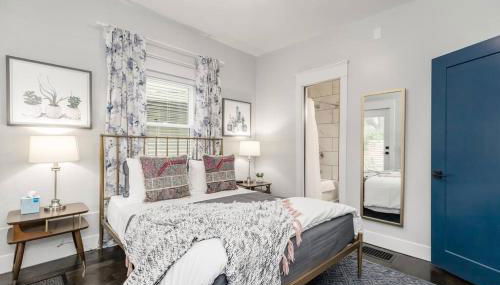 Spacious 5BR/5.5BA Near Plaza & Museum - Photo 2