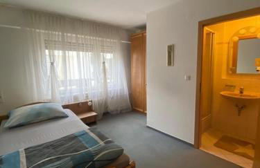 Gemütliche Monteurswohnung in Kelkheim für 4 bis 9 Personen - Foto 1