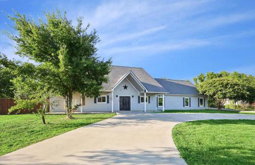 The Perfect Holiday Getaway 5BR 4BA with Pool and Hot Tub - Photo 39