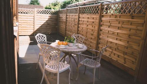 Naturnahes Familienchalet mit Garten - Wifi - Netflix - nur 15 Minuten vom Chiemsee und 35 Minuten von München entfernt - Foto 5, Garden