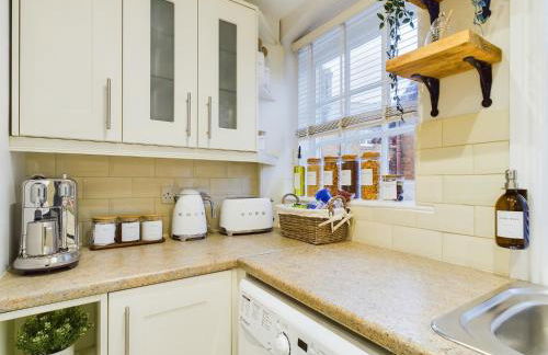 “The Sleepers Cottage” 2-6 people w/ free parking - Photo 17