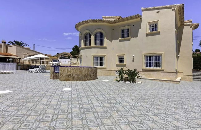 Charming Holiday Home in Calpe With Barbeque - Photo 37