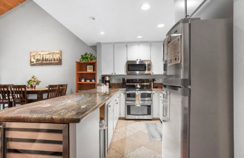 Alpine Escape: Tahoe Oasis Steps from Lake - Foto 9