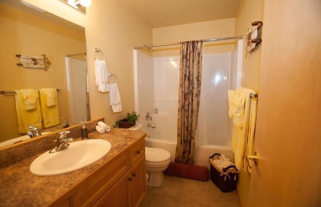 Creekview Court by Apex Accommodations - Photo 19