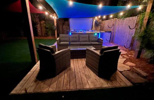 Luxury 2/2 private oasis w/Hot Tub walk to Beach - Foto 16