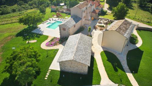 Villa Poropati, Grožnjan, Istria - Luxury Countryside Estate for up to 19 persons - Large pool of 80m2 with kids section - Foto 3