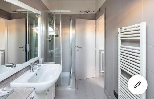 HOUSE Cavour 24 In the heart of Downtown Parma - Foto 12