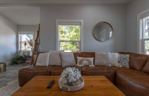 Relaxing 3BR Home with Vineyard View Rooftop Deck and Game Room - Foto 9