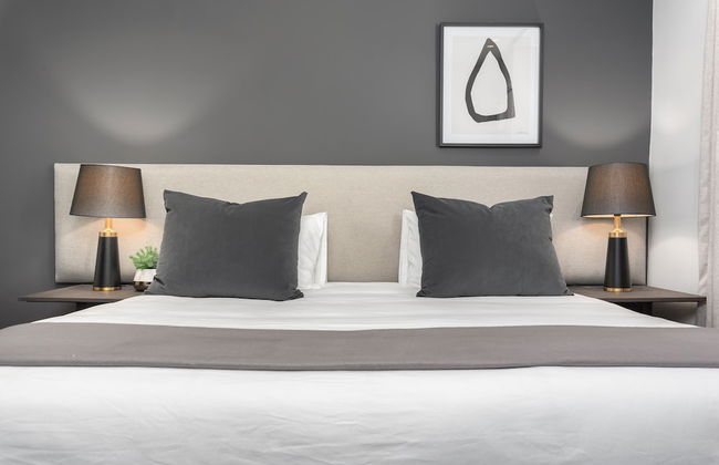 One Calais Luxury Apartments - Photo 3