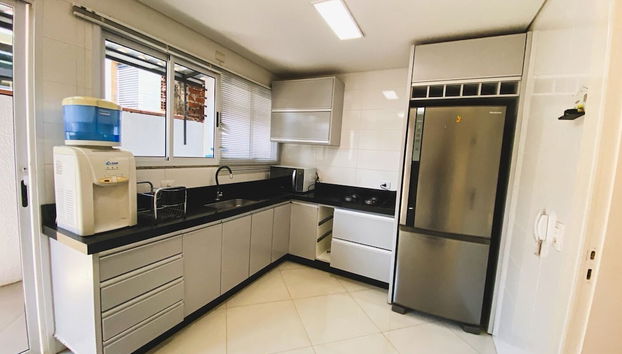 Casa com piscina 5 suites 1 quarto e AC - Foto 5