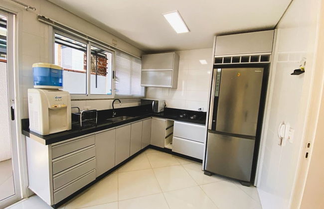 Casa com piscina 5 suites 1 quarto e AC - Foto 5