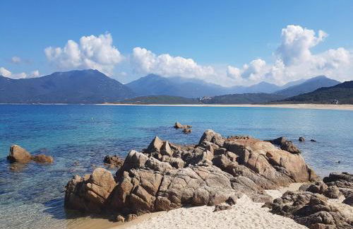 Chalet in Propriano Near Sandy Beaches - Foto 16