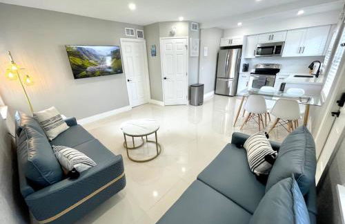 Renovated Intercoastal 2Bdrm 1 bath condo Walk to Beach - Foto 2