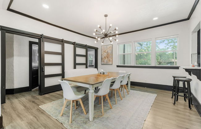 6BR Retreat Comfort Convenience Kitchen 16 - Photo 8