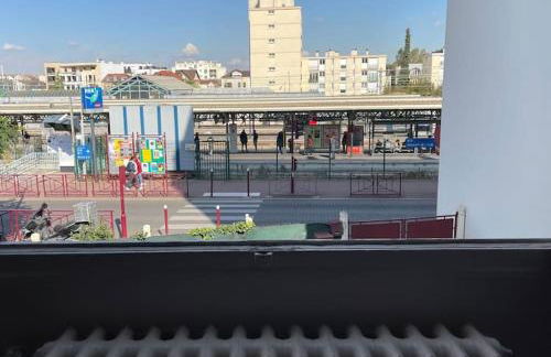 Cozy Station House & Direct Access to Paris - Foto 19