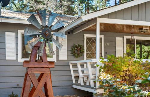 Tranquil Retreat with Fenced Backyard, Hot tub & Bar - Foto 33