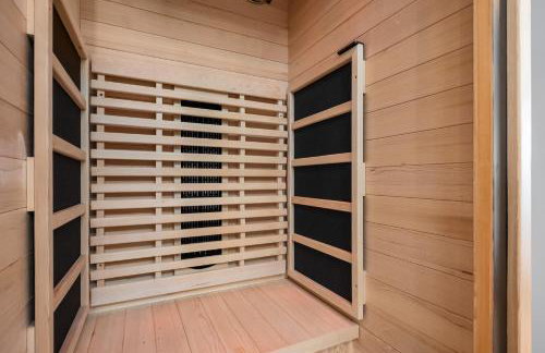 Beach Bliss 211 Balcony Water Views Beach Downtown - Photo 31