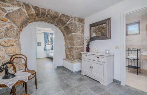 Stunning Home In Svet Vid Dobrinjski - Photo 28