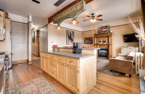Vintage Downtown Laramie Apartment with Deck! - Foto 7