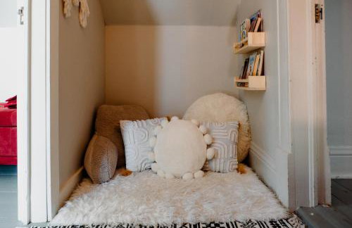 Charming Cabin with Hot Tub & Fire Pit - Foto 43