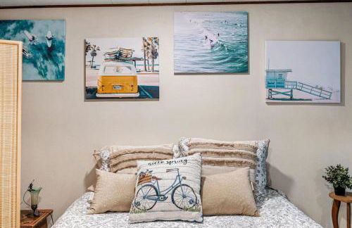 Spacious and Comfy Close to Everything Backyard - Foto 35