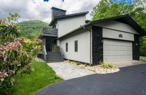 Mountain View 3BR with Sunroom, Close to Ski and Trails - Foto 44
