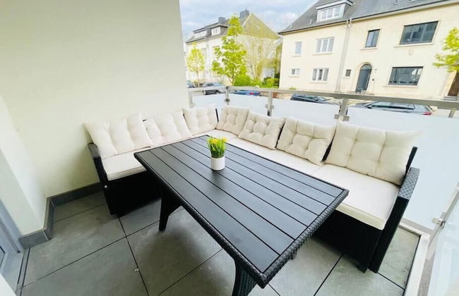 3 bedrooms in Center Terrace & Parking - Photo 12