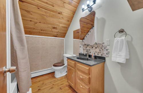 Secluded Log Cabin with Hot Tub Fire Pit Game Room - Foto 57