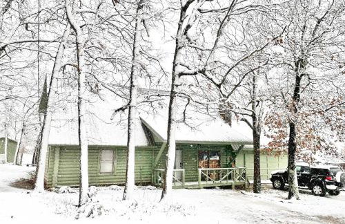 Blufftop Cabin Retreat Hot Tub and Fall Views! - Foto 42