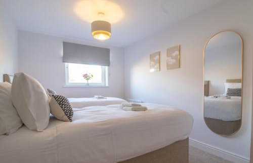 Pass the Keys Next to Braehead - Free Parking - Foto 23