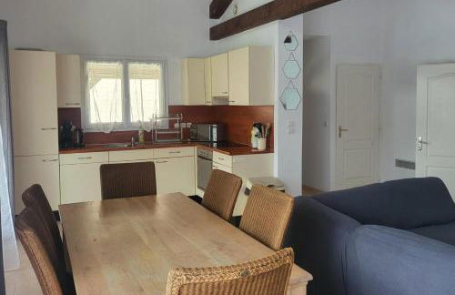 2025 Reno 2-Bed Escape w pool Min to GolfCources - Foto 36