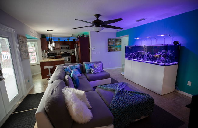 Gorgeous Urban Oasis W/hot Tub, Heated Pool And Private Movie Theater 3 Bedroom Home by RedAwning - Foto 2