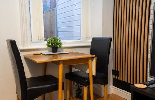 Comfy 4 Bed House near Notts City Centre - FREE Parking - Foto 56
