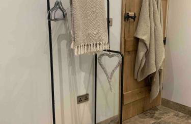 Lodge with log burner Contractors business private parking free Wi-Fi near M4 - Foto 35