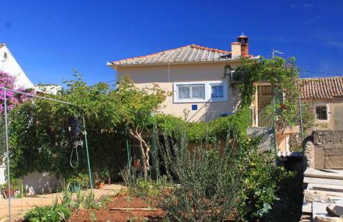 Apartments with a parking space Ugljan - 8416 - Foto 1