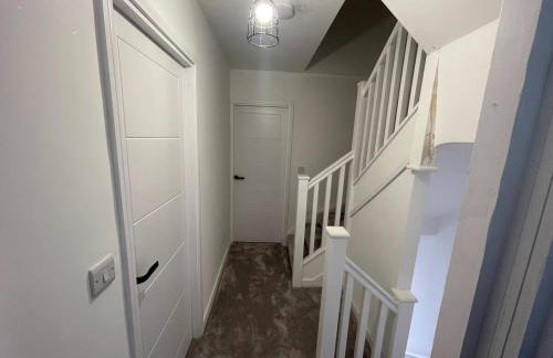 3 Bedroom New House Sleeps 5 with FREE Parking&WiFi-B - Foto 13