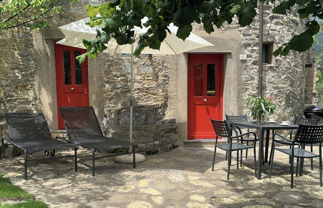 1 Bed Cottage Sleeps 4 Private Garden - Pool - Photo 13