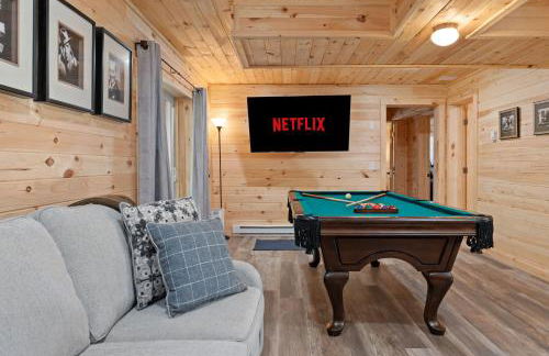 Cozy Cinema Cabin - Hot Tub and More - Foto 53