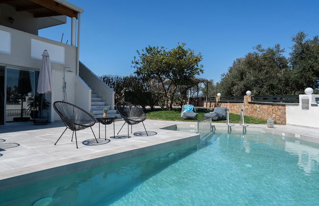 Superb Villa - Private Pool Jacuzzi Sauna Gym - Photo 1