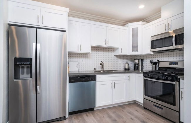 Brand NEW Luxury Modern 3bdr Townhome In Silver Lake - Photo 13