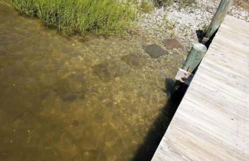 Dock House, Close to Camp Lejeune, water access, DOCK, king bed - Foto 21