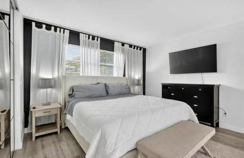 Spacious 3BR Home with Private Pool in Hollywood - Foto 14