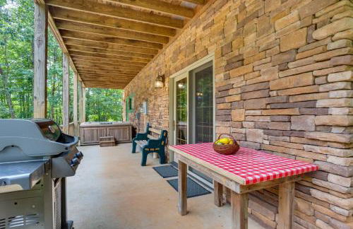 Family Getaway Georgia Cabin with Outdoor Hot Tub - Foto 25
